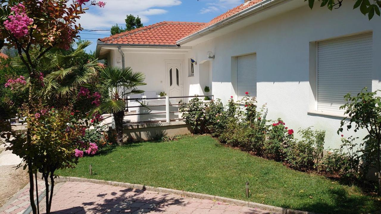 Apartments Tulipan - With Free Private Parking Garage Mostar Exteriör bild