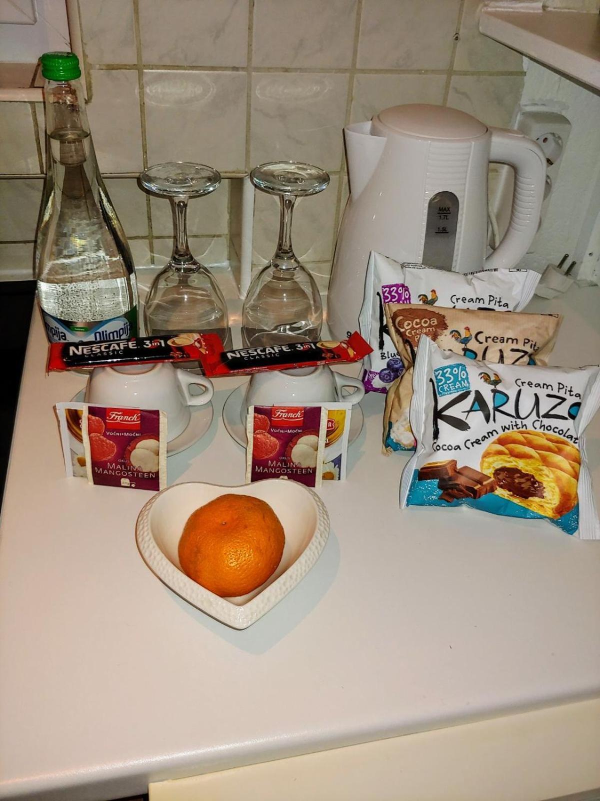 Apartments Tulipan - With Free Private Parking Garage Mostar Rum bild