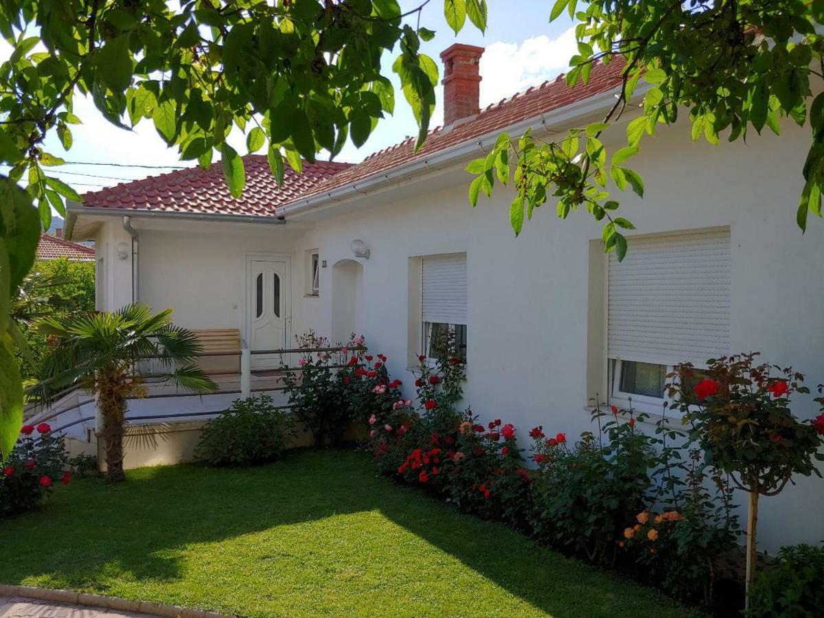 Apartments Tulipan - With Free Private Parking Garage Mostar Exteriör bild